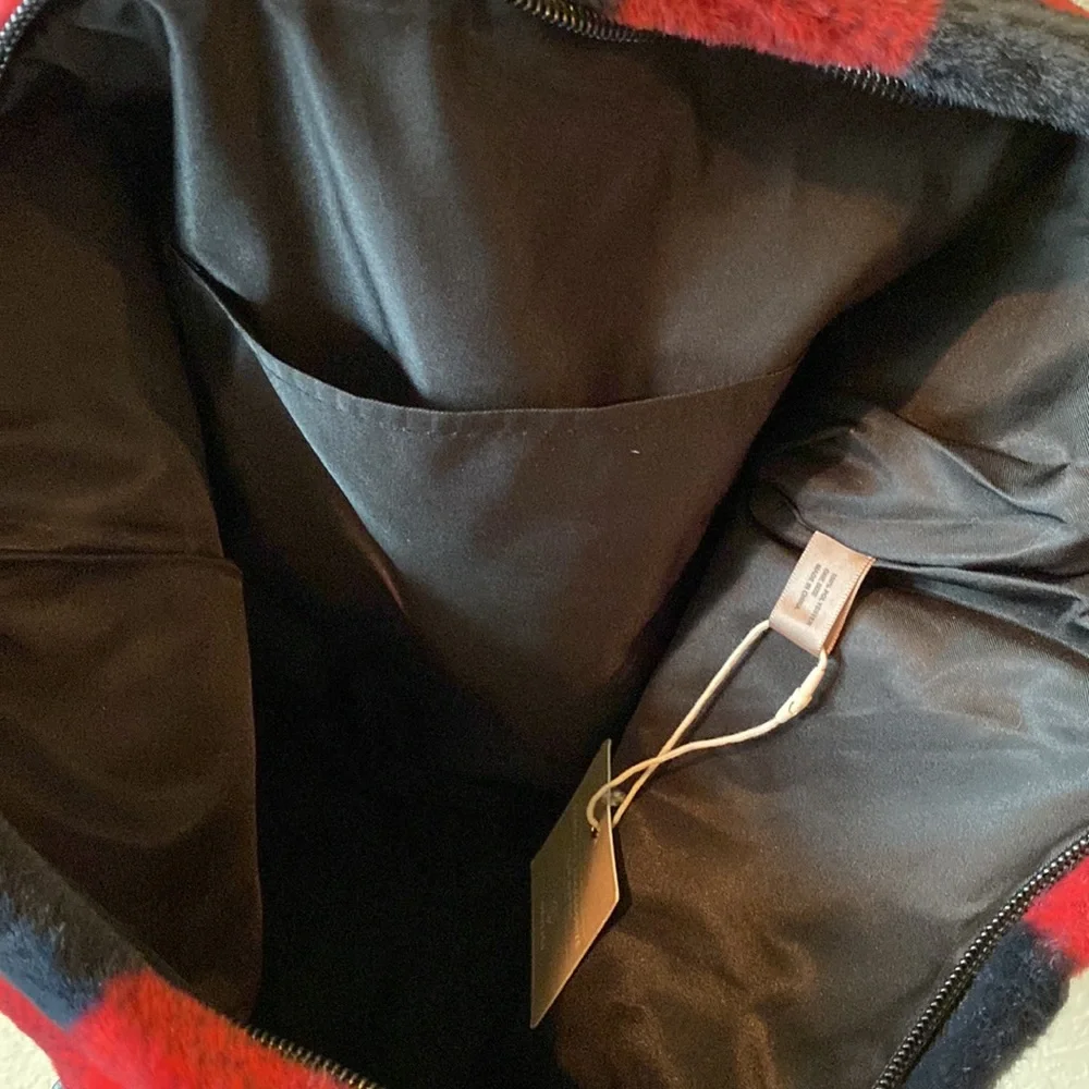 Faux Fur Black and Red Buffalo Plaid Zipper Tote Bag - Picture 11 of 13